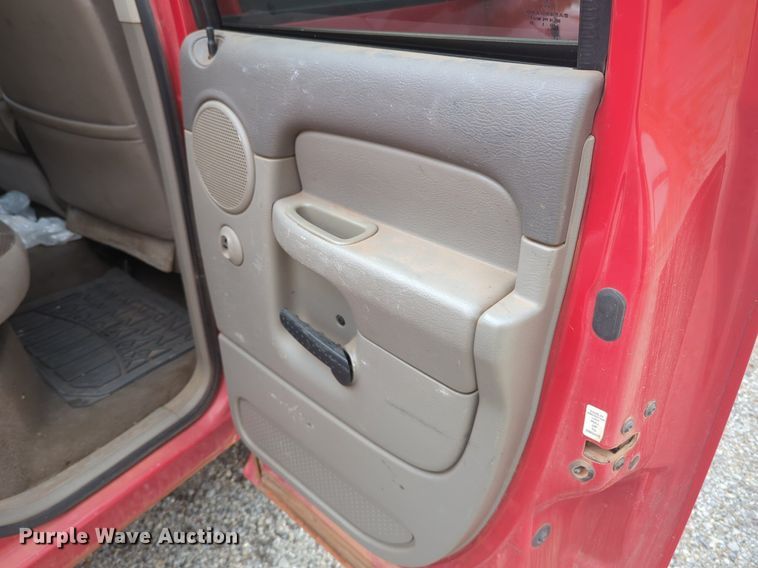 image for item NZ9623 2005 Dodge Ram 1500 Quad Cab pickup truck