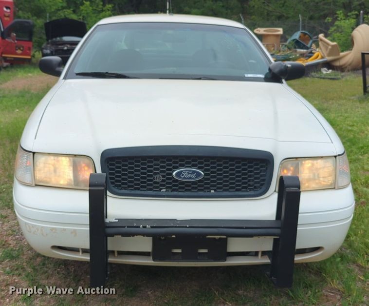 image for item NZ9625 2002 Ford Crown Victoria Police Interceptor  