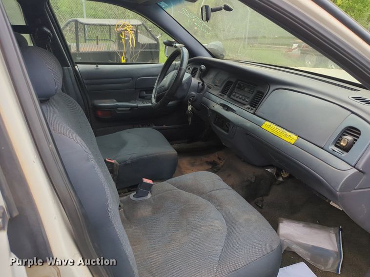 image for item NZ9625 2002 Ford Crown Victoria Police Interceptor  