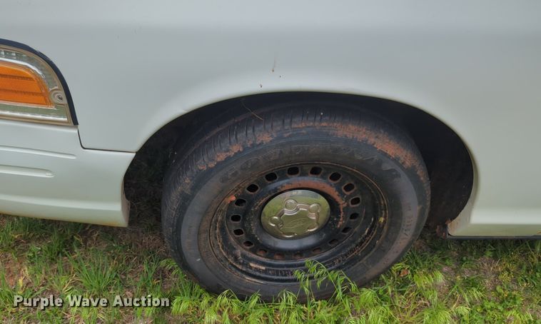 image for item NZ9625 2002 Ford Crown Victoria Police Interceptor  