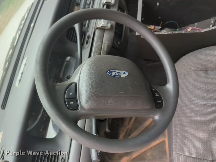 image for item NZ9626 2003 Ford Crown Victoria Police Interceptor  