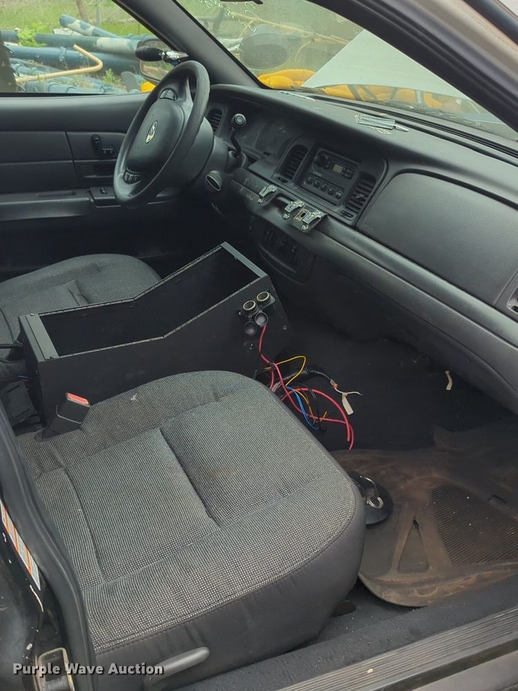 image for item NZ9626 2003 Ford Crown Victoria Police Interceptor  