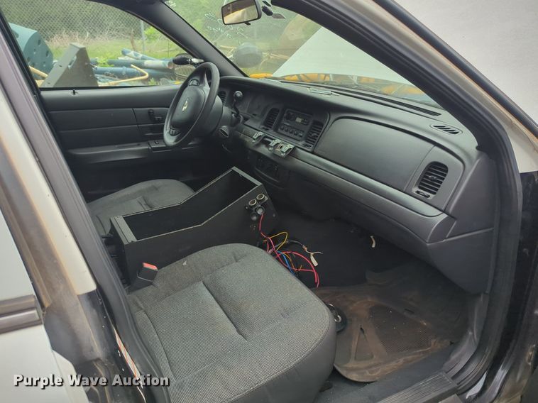 image for item NZ9626 2003 Ford Crown Victoria Police Interceptor  