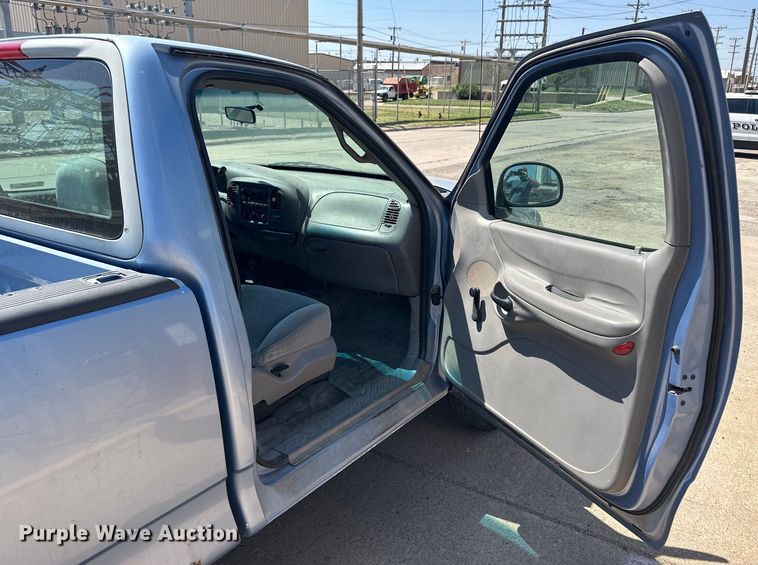 image for item OE9086 1998 Ford F150 pickup truck