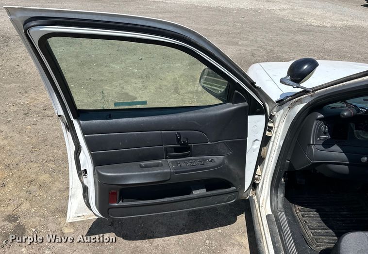 image for item OE9092 2006 Ford Crown Victoria Police Interceptor  