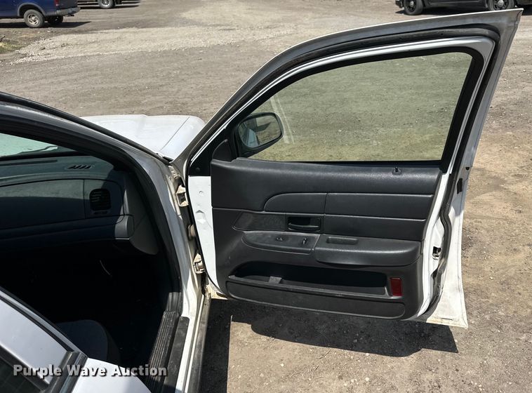 image for item OE9092 2006 Ford Crown Victoria Police Interceptor  