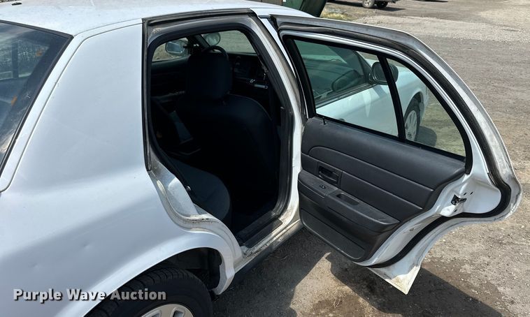 image for item OE9092 2006 Ford Crown Victoria Police Interceptor  