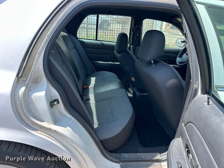 image for item OE9092 2006 Ford Crown Victoria Police Interceptor  