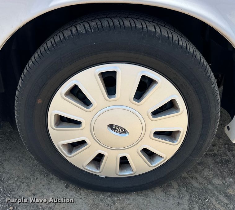 image for item OE9092 2006 Ford Crown Victoria Police Interceptor  