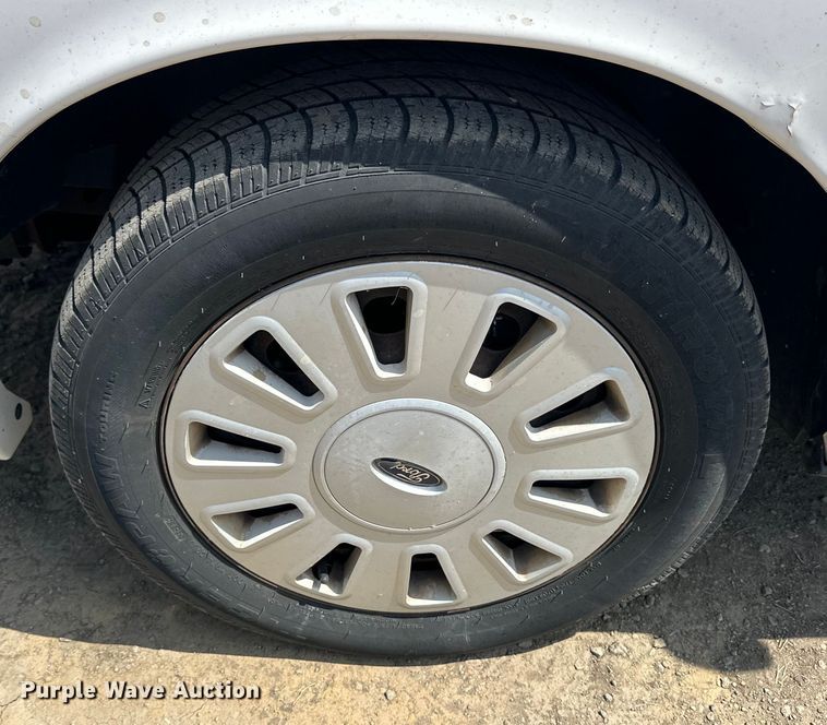 image for item OE9092 2006 Ford Crown Victoria Police Interceptor  