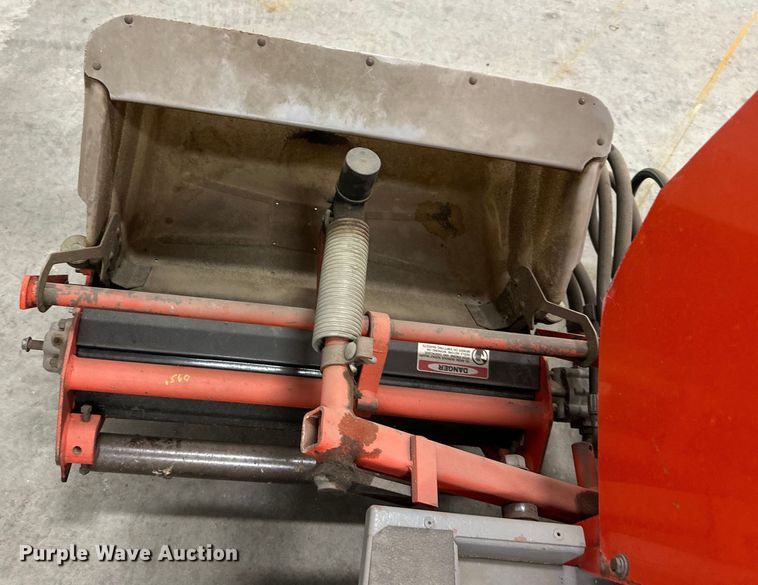 image for item OE9095 1986 Jacobsen Greens King 62221 greens mower