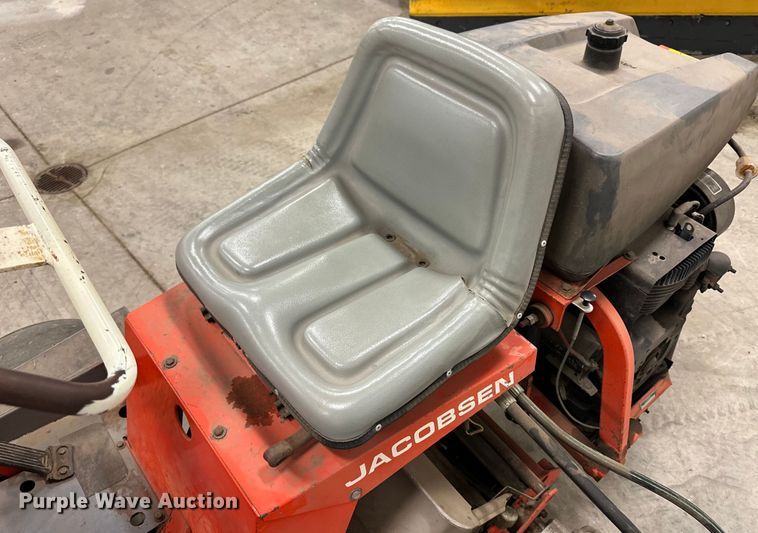 image for item OE9095 1986 Jacobsen Greens King 62221 greens mower