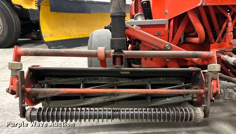 image for item OE9095 1986 Jacobsen Greens King 62221 greens mower