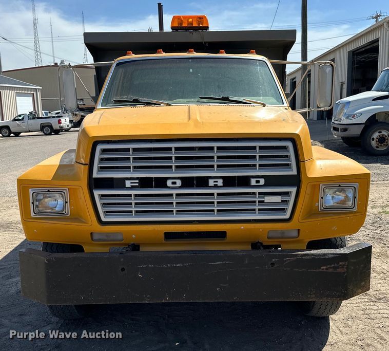 image for item OE9099 1983 Ford F700 dump truck