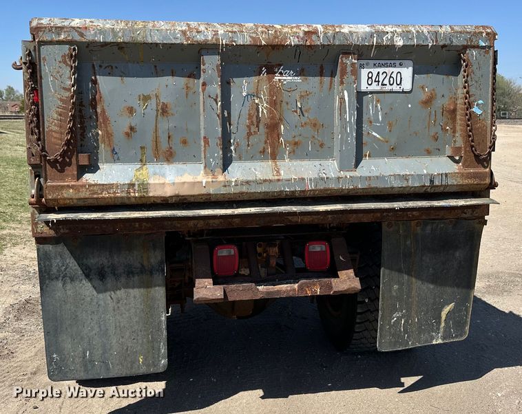 image for item OE9099 1983 Ford F700 dump truck
