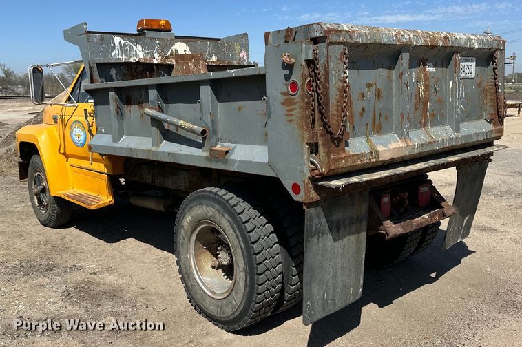 image for item OE9099 1983 Ford F700 dump truck