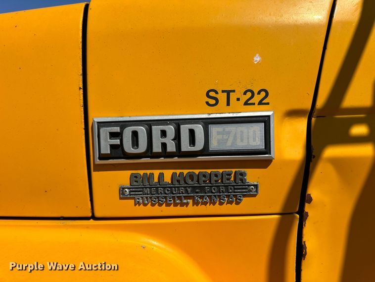 image for item OE9099 1983 Ford F700 dump truck
