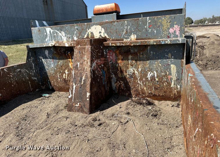 image for item OE9099 1983 Ford F700 dump truck