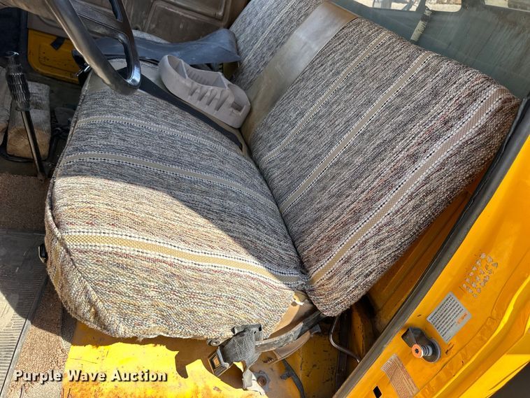 image for item OE9099 1983 Ford F700 dump truck