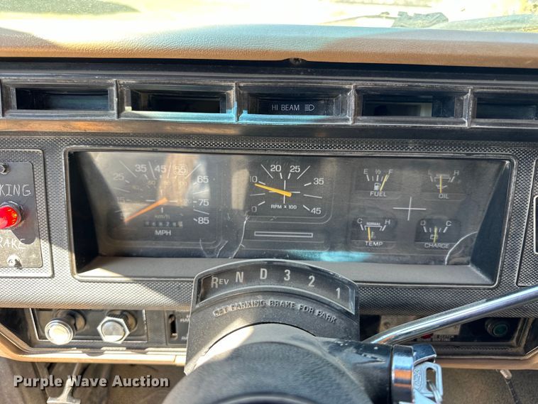 image for item OE9099 1983 Ford F700 dump truck