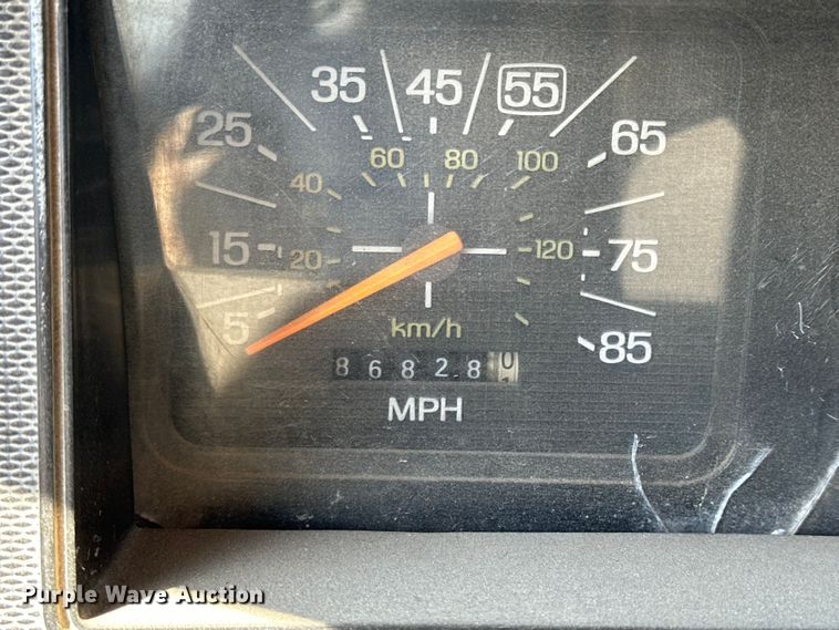 image for item OE9099 1983 Ford F700 dump truck