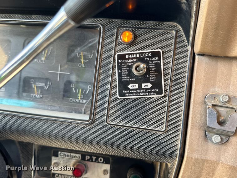 image for item OE9099 1983 Ford F700 dump truck