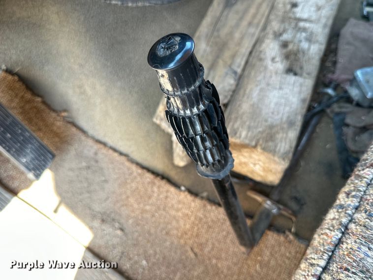 image for item OE9099 1983 Ford F700 dump truck