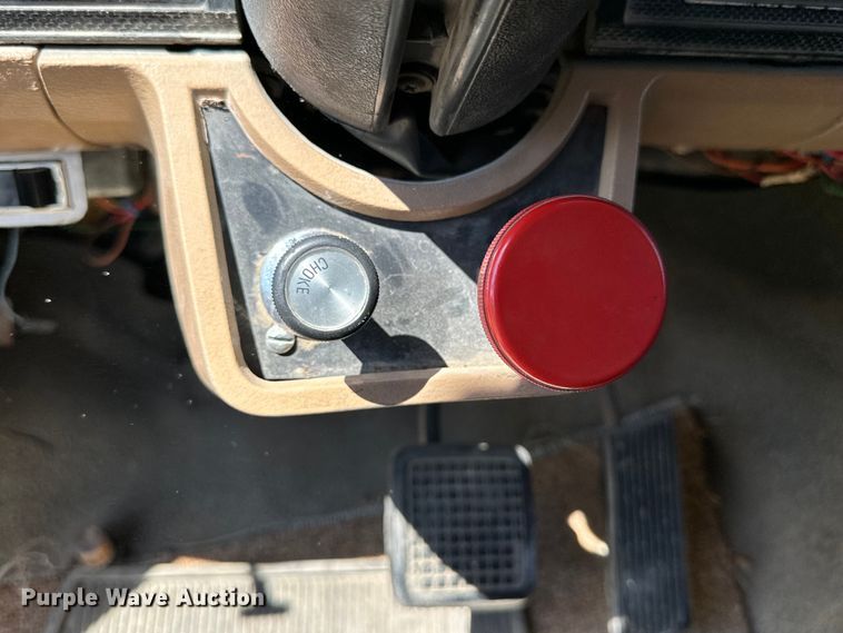 image for item OE9099 1983 Ford F700 dump truck