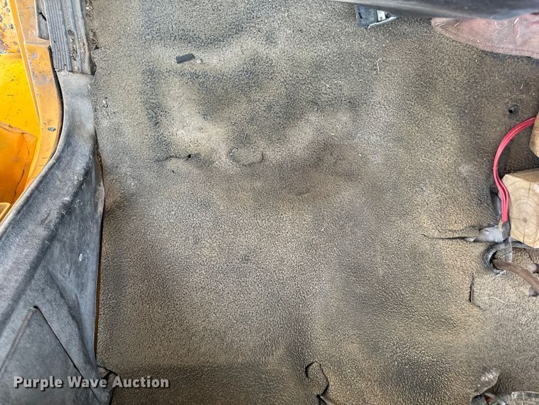 image for item OE9099 1983 Ford F700 dump truck