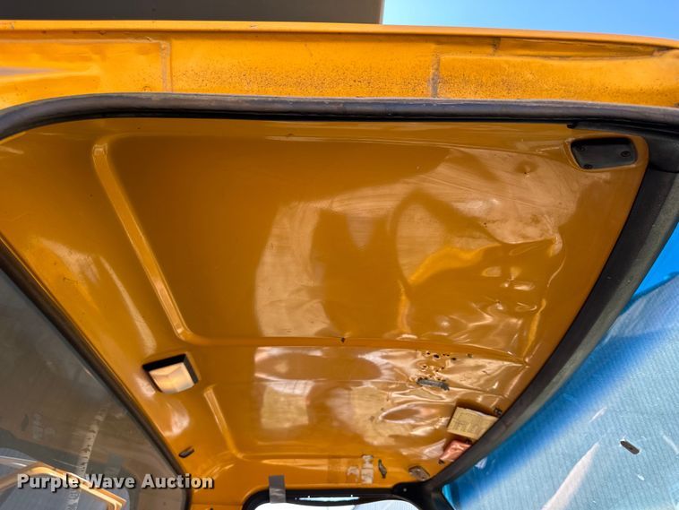 image for item OE9099 1983 Ford F700 dump truck