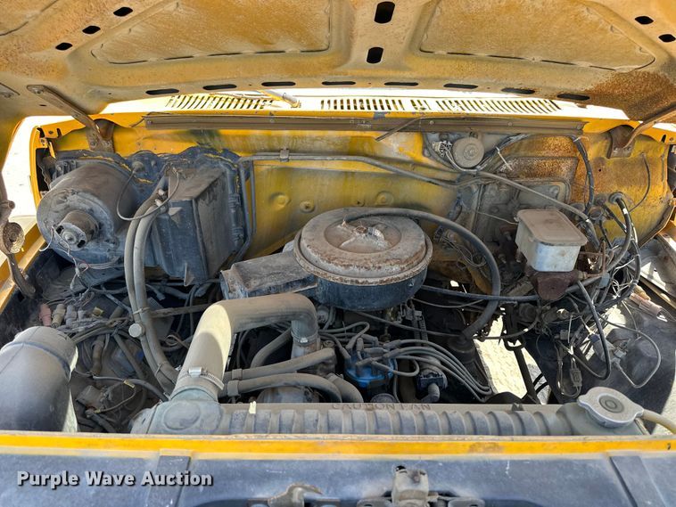 image for item OE9099 1983 Ford F700 dump truck