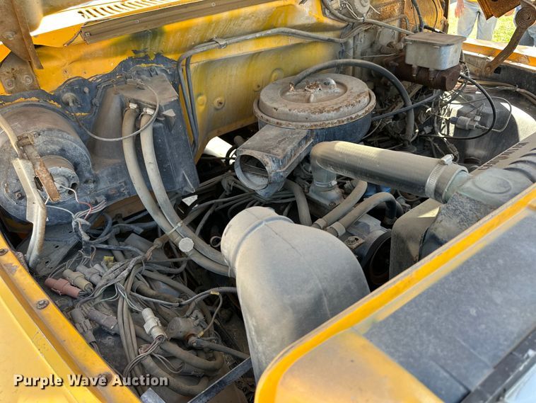 image for item OE9099 1983 Ford F700 dump truck