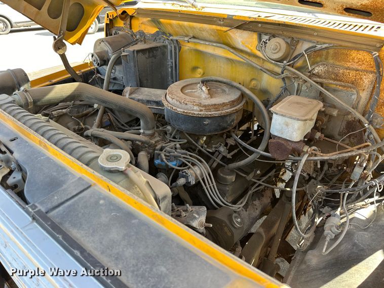 image for item OE9099 1983 Ford F700 dump truck