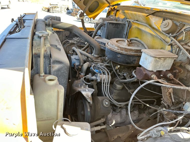 image for item OE9099 1983 Ford F700 dump truck