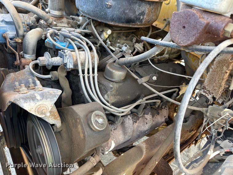 image for item OE9099 1983 Ford F700 dump truck