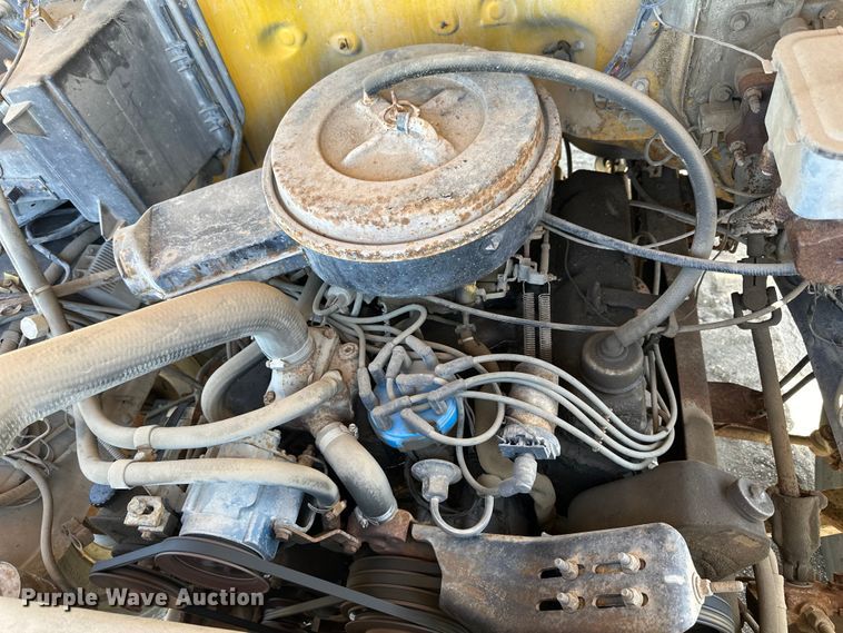 image for item OE9099 1983 Ford F700 dump truck