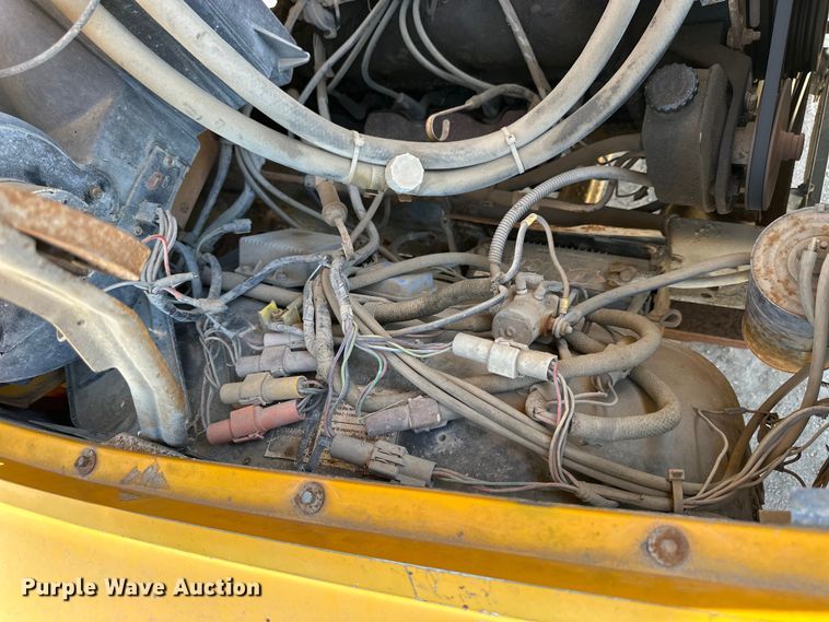 image for item OE9099 1983 Ford F700 dump truck