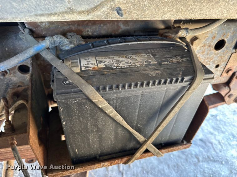 image for item OE9099 1983 Ford F700 dump truck