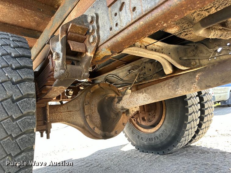 image for item OE9099 1983 Ford F700 dump truck