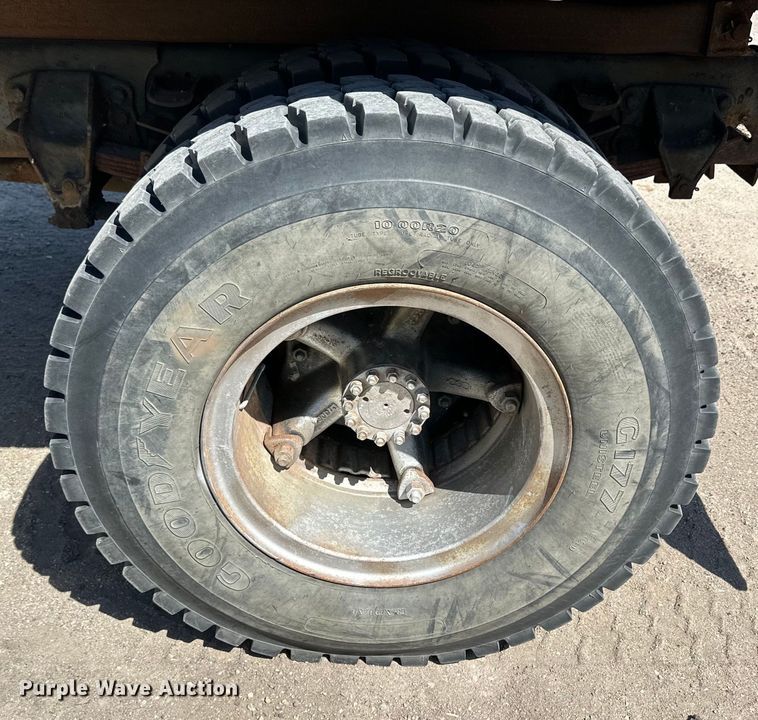 image for item OE9099 1983 Ford F700 dump truck