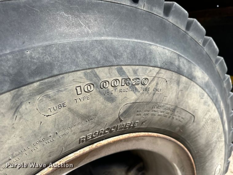 image for item OE9099 1983 Ford F700 dump truck