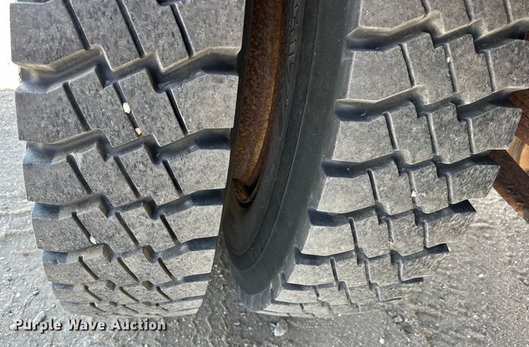 image for item OE9099 1983 Ford F700 dump truck