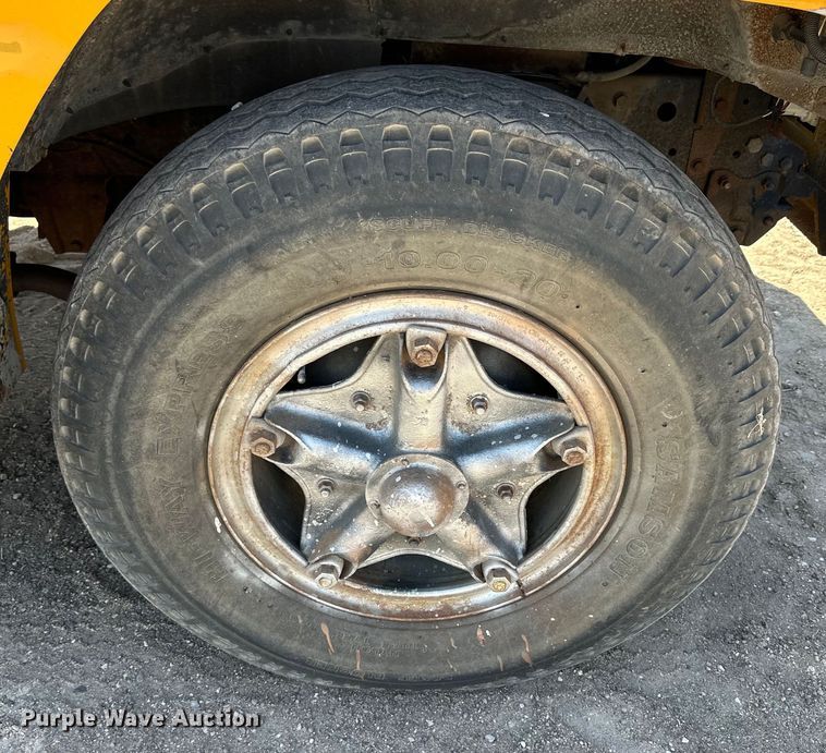 image for item OE9099 1983 Ford F700 dump truck