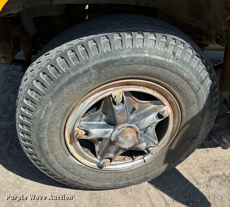 image for item OE9099 1983 Ford F700 dump truck