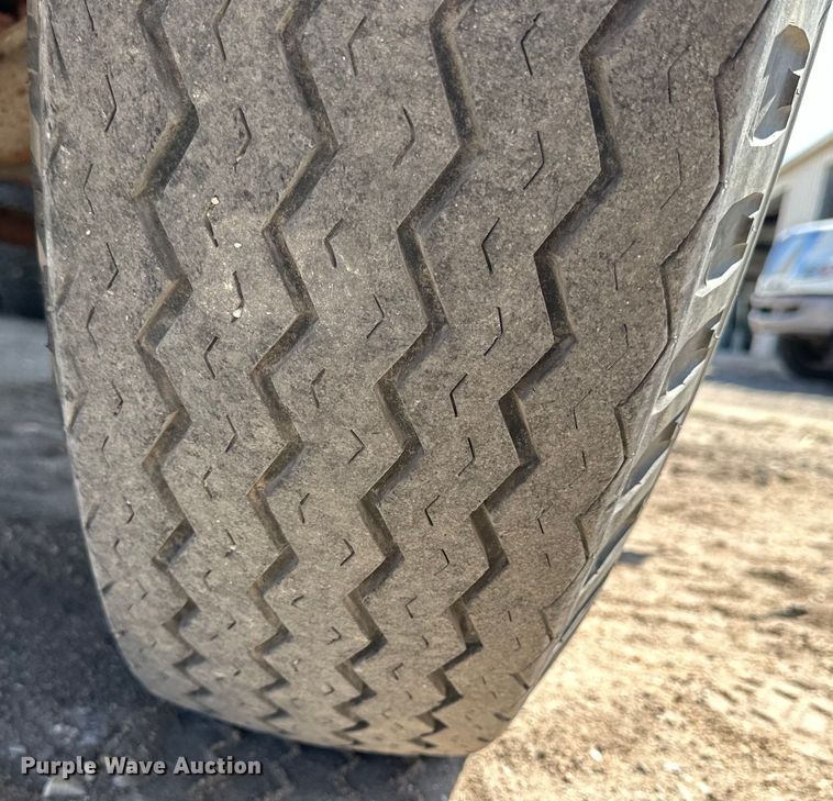 image for item OE9099 1983 Ford F700 dump truck