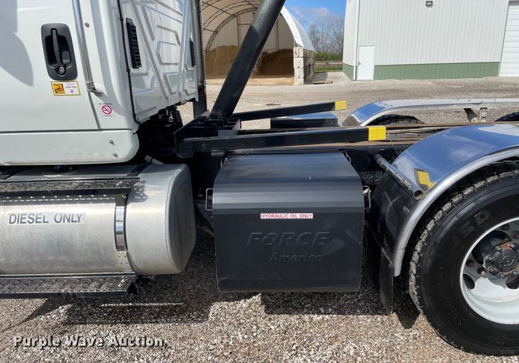 image for item OG9877 2015 International 7400 dump truck