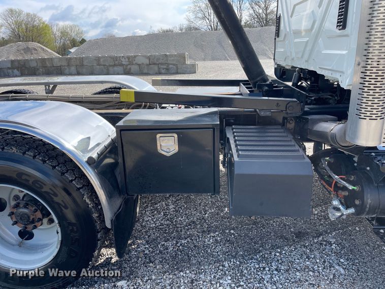 image for item OG9877 2015 International 7400 dump truck