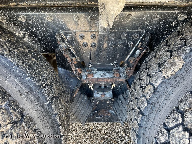 image for item OG9877 2015 International 7400 dump truck