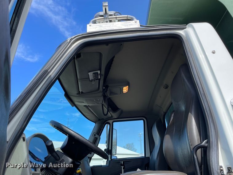 image for item OG9877 2015 International 7400 dump truck