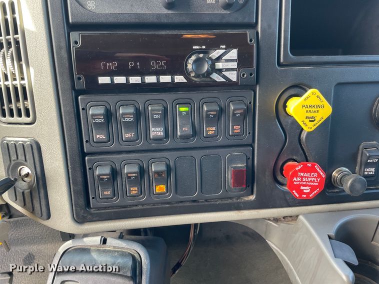 image for item OG9877 2015 International 7400 dump truck